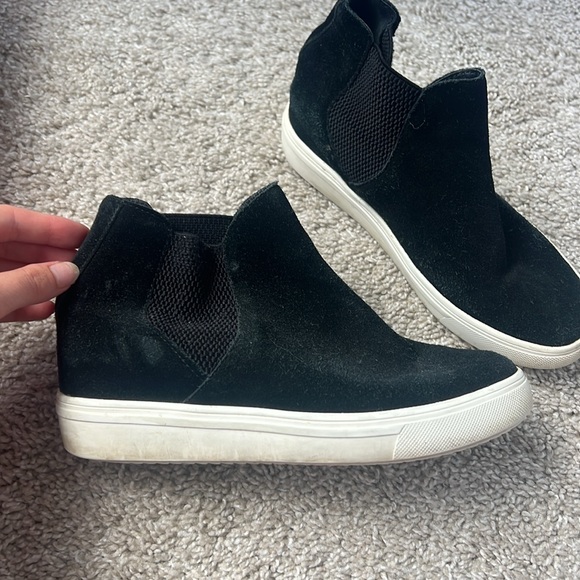 Steve Madden Platform Black Booties - Picture 2 of 4